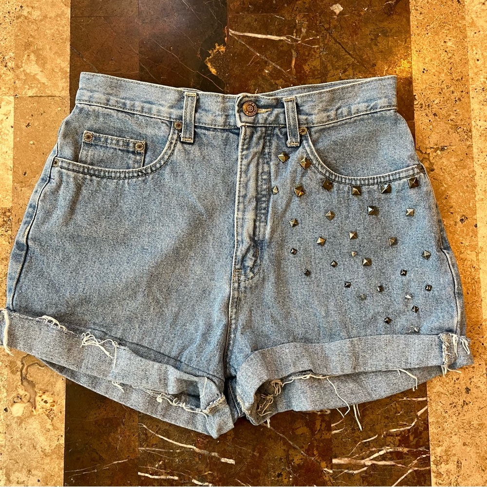Women’s SZ 6 HALSTON JEANSWEAR Medium Blue High Rise Denim Shorts with Studs